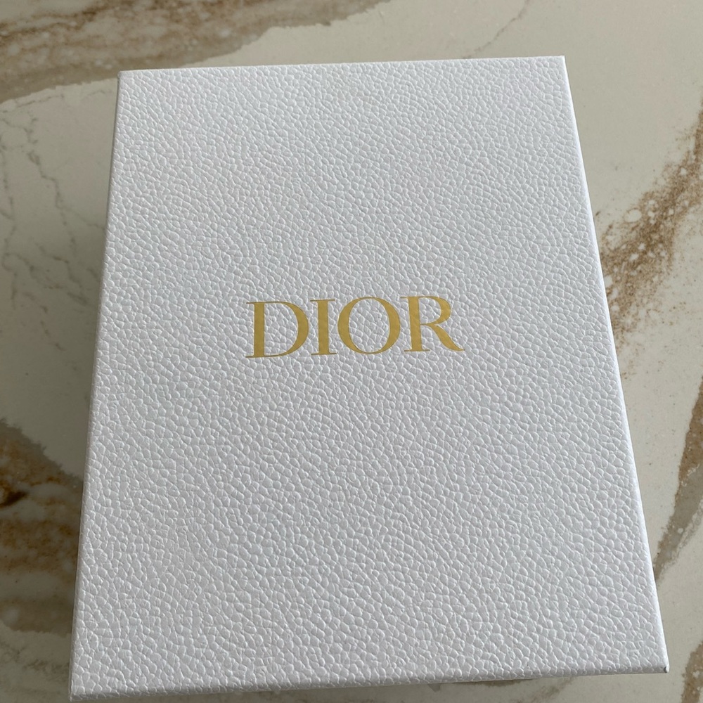 Dior box